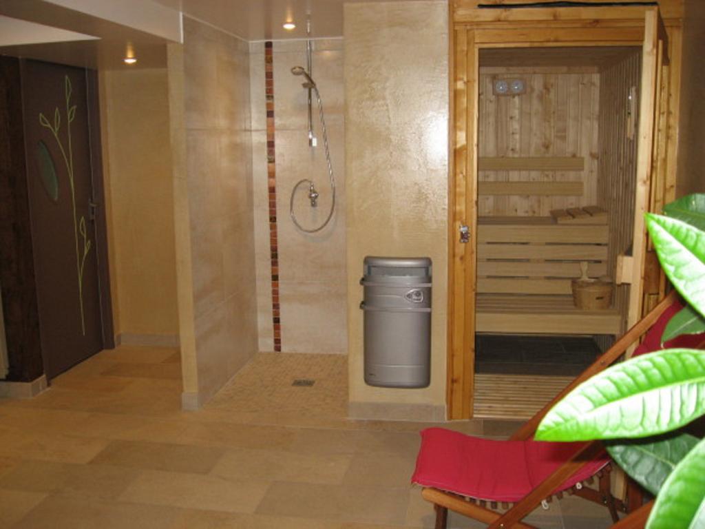 Auv'Hotel Mauriac  Exteriör bild