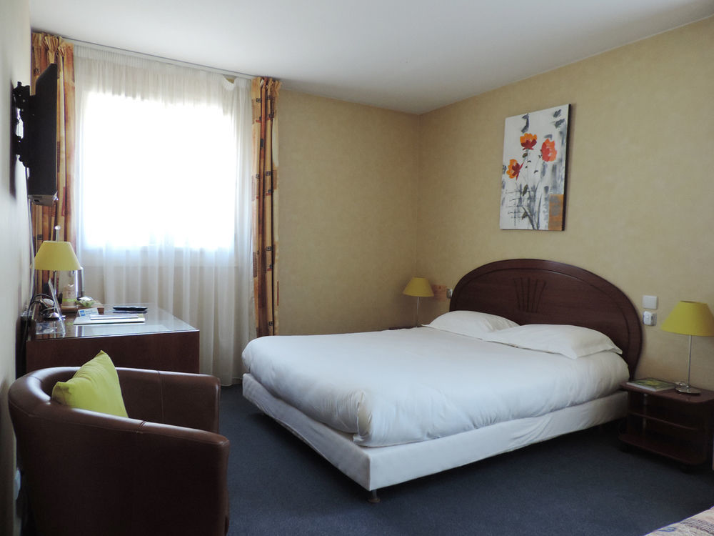 Auv'Hotel Mauriac  Exteriör bild