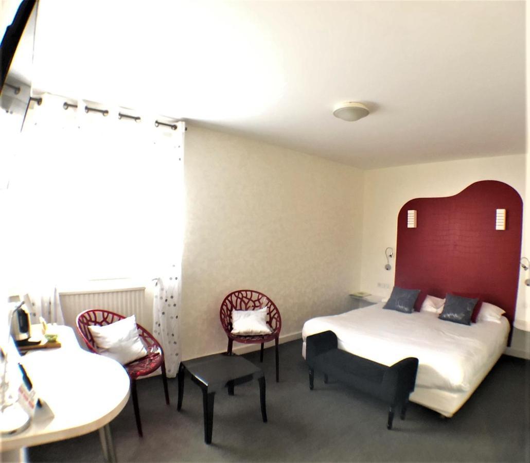 Auv'Hotel Mauriac  Exteriör bild